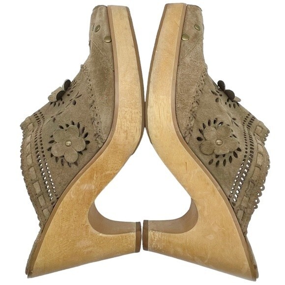 Via Spiga Light Brown Suede Laser Cut Floral Suede Studded Mule Women’s Size 6.5 - Picture 13 of 14